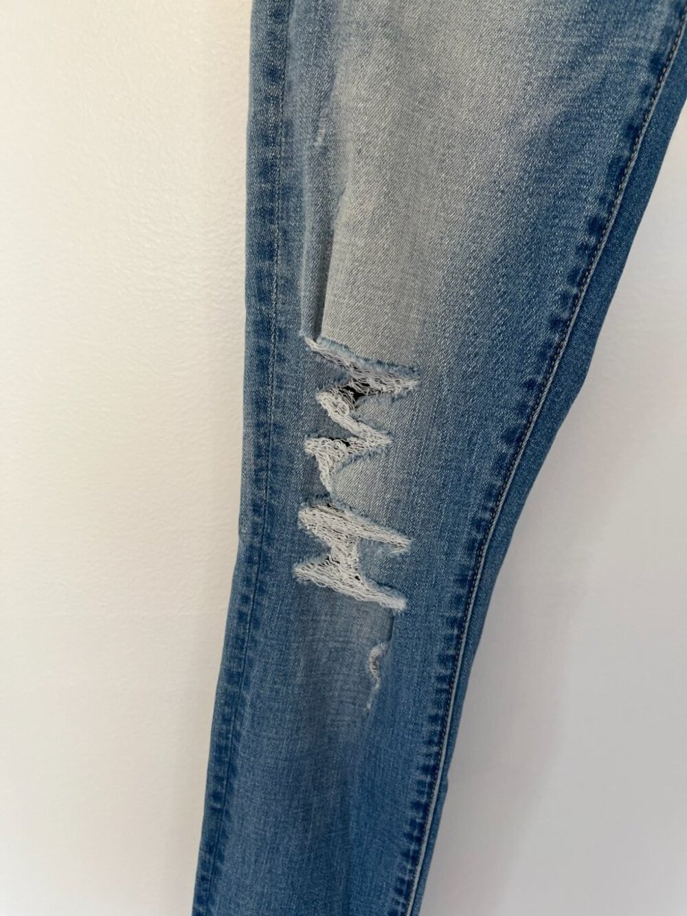American Eagle Indigo Skylight Destroy Super Stretch Jennings NWT | Size 2L - Picture 2 of 7
